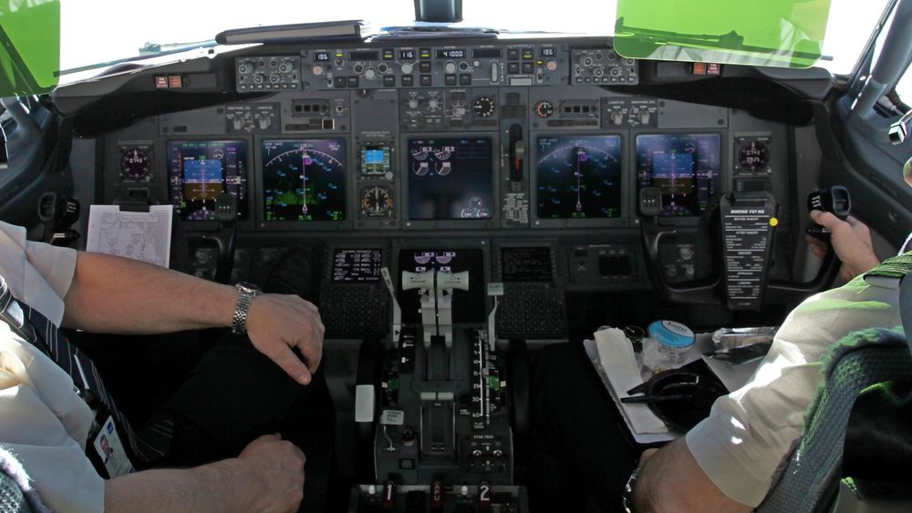 Inne i cockpiten på et av SAS' Boeing 737-700 (ikke flyet som var involvert i hendelsen på Gardermoen 25. mars 2015).