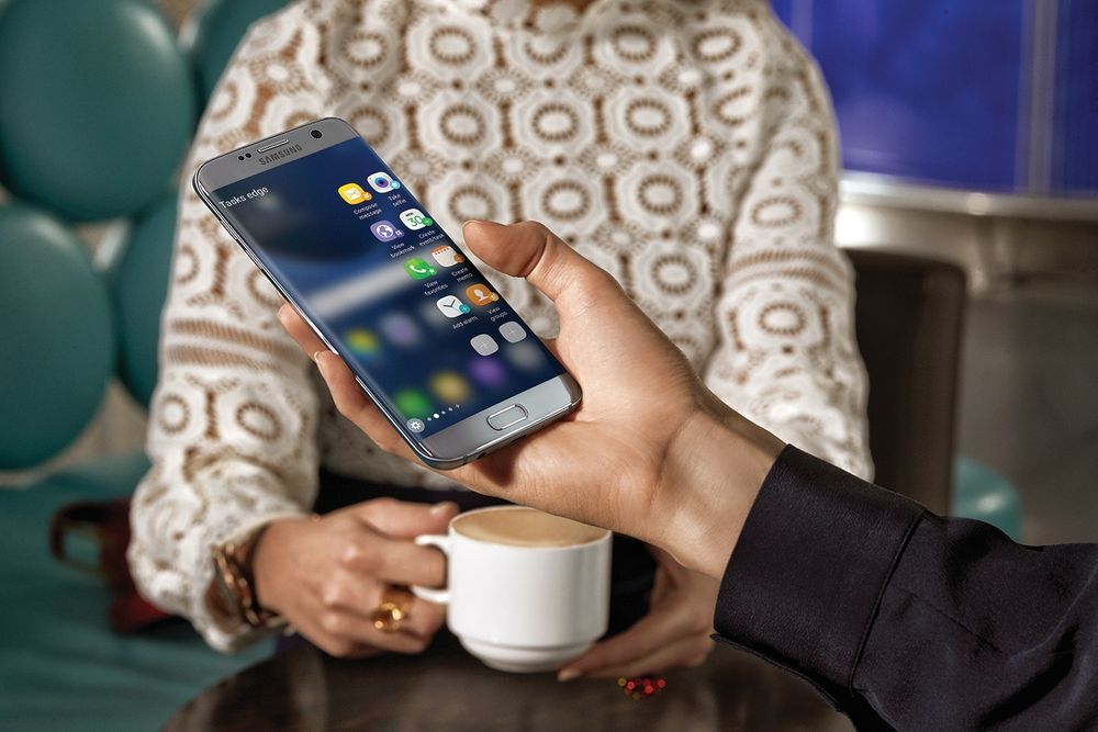 Salget av blant annet Samsung Galaxy S7 Edge bidrar til økt overskudd for Samsung.