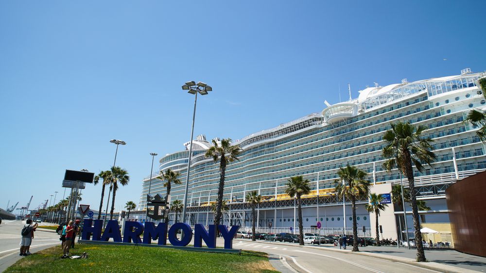 Barcelona har gjort klart for ukentlige avganger med Harmony of The Seas i sommer.