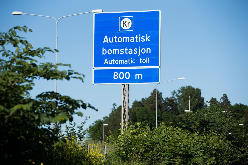 Bomstasjonen på E18 ved Lysaker. Kapasiteten på E18 vil bli utvidet med 1,5 kilometer fra Lysaker og vestover er partene i Oslopakke 3 forhandlingene enige om.