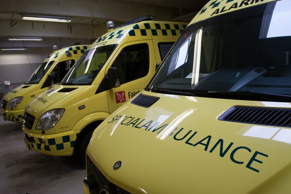 Ambulanser på rekke og rad.Bildet er tatt i danske Aalborg i 2016.