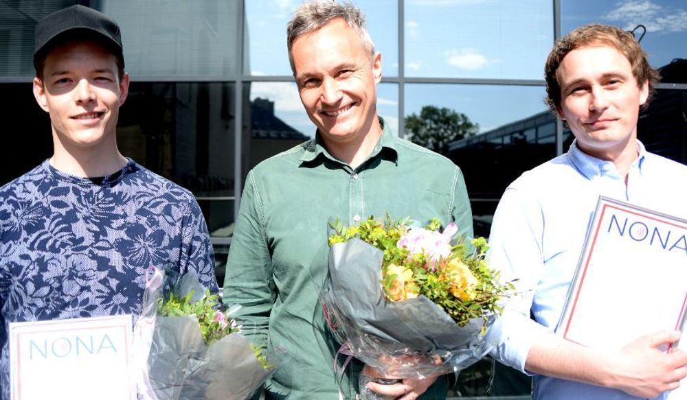 TU vant to av tre priser for god nettjournalistikk: Fra venstre: Einar Otto Stangvik, VG, TU-redaktør Svein-Erik Hole og utvikler Ruben Solvang, Teknisk Ukeblad.