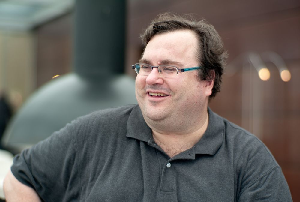 Linkedin grunnlegger, Reid Hoffman (48), kan smile hele veien til banken etter tidenes oppkjøp mandag.