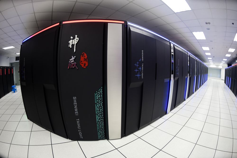 Noen av de i alt 40 kabinettene til superdatamaskinen Shenwei TaihuLight, som på engelsk kalles for Sunway TaihuLight.