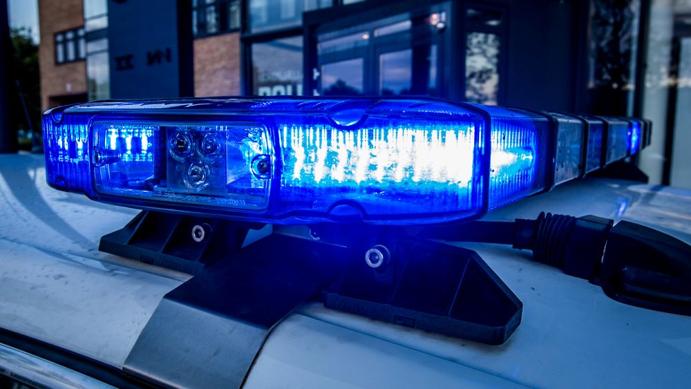 Dansk politi og forsvaret pågrep i går 27 IT-ansatte, samtlige er siktet for å ha mottatt bestikkelser fra en IT-leverandør.