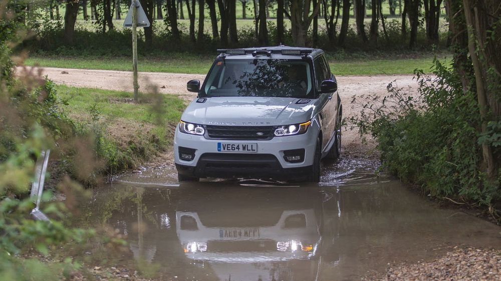 Jaguar Land Rover utvikler selvkjøringsteknologi som skal la biler ta seg frem i all slags terreng.