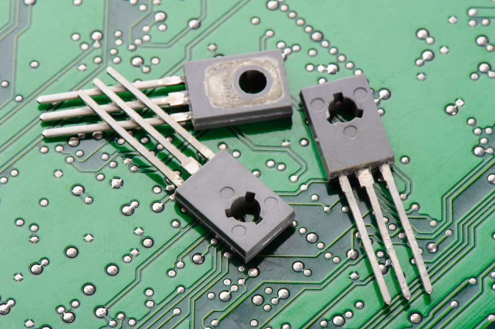 Transistorer kommer i mange størrelser og varianter. De som brukes i integrerte kretser er nødvendigvis langt mindre enn disse.