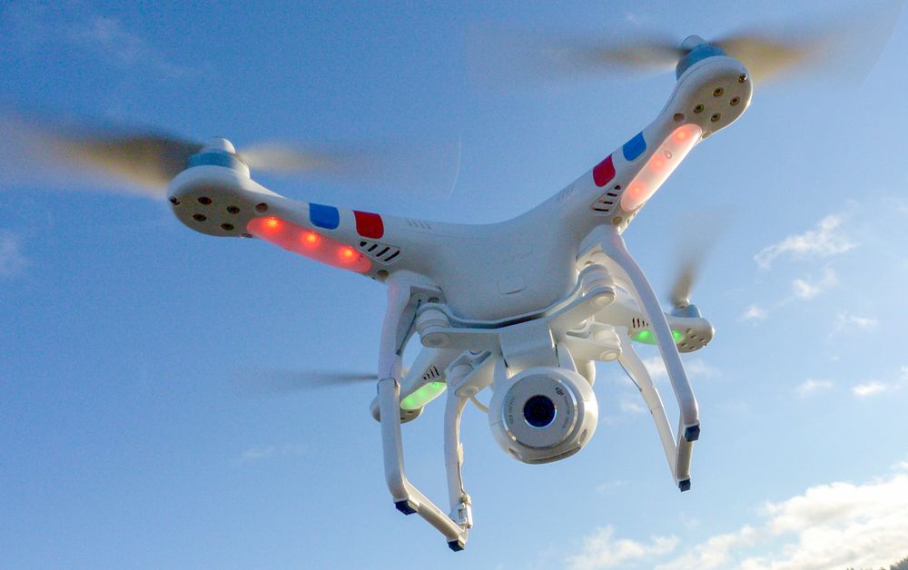 En Phantom 2 Vision-drone med kamera fotografert i en annen sammenheng.