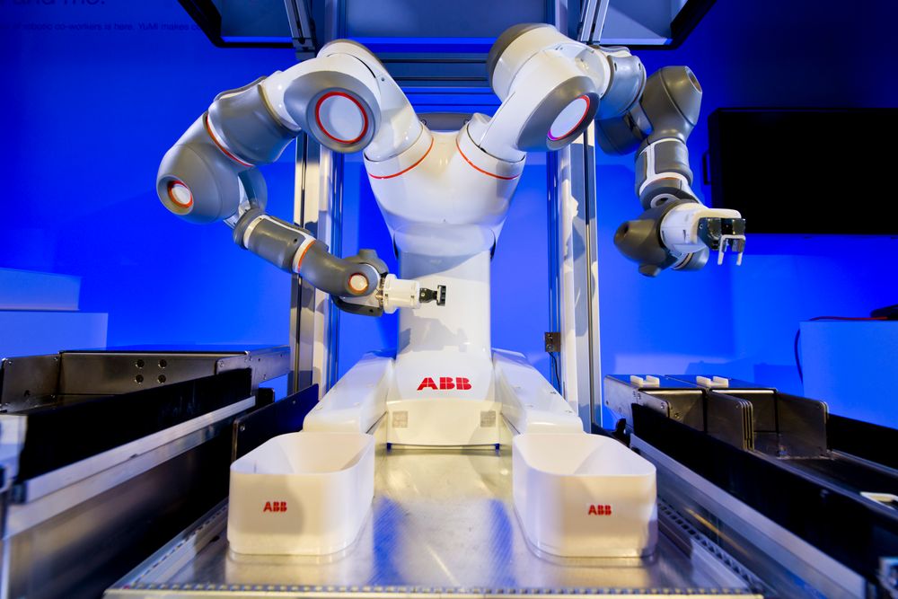 YuMi skal være verdens første to-armete robot som kan jobbe side om side med mennesker.