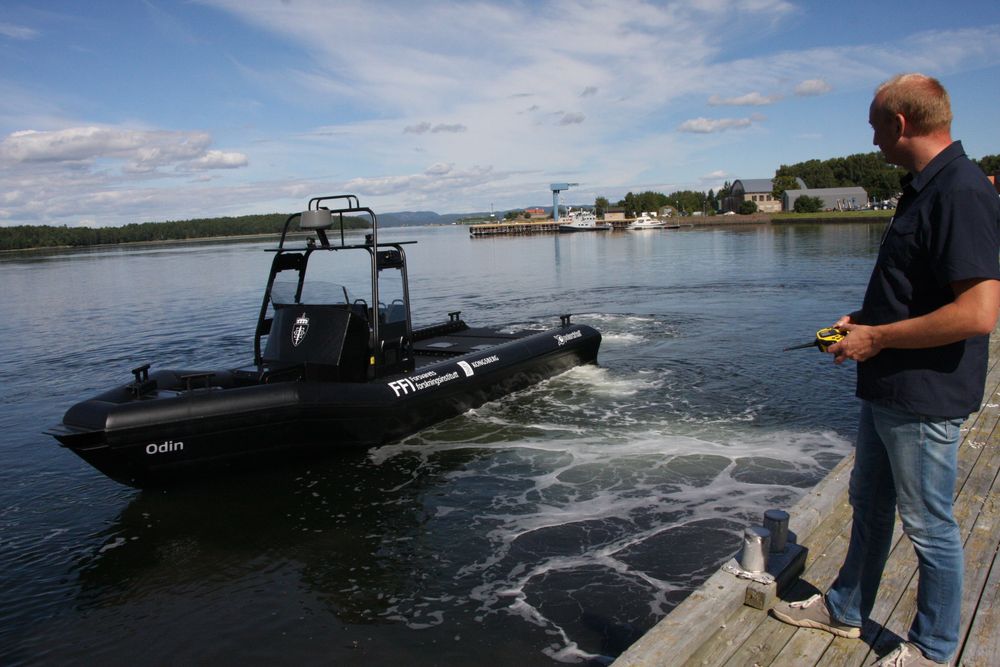 FFI og Kongsberg Maritime smarbeider om ubemannete fartøy. Testing pågår med Odin USV -unmanned surface vessel i Horten.