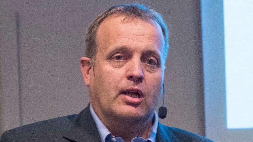 Moderniseringsdirektør Arne Quist Christensen i Telenor sier de ikke har fått noen formell forespørsel om å avhende kobbernettet.