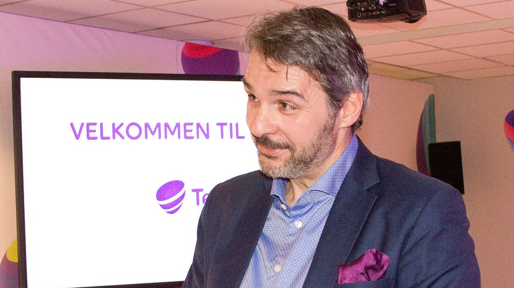 Kristian Renaas er leder for Telia bedrift. Nå kan han endelig tilby fiber til kundene sine.