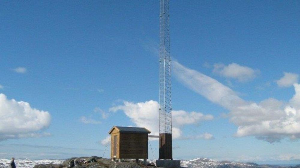 Basestasjonen som ruver over Norkangsen i Osen kommune, har ei 30 meter høy mast. .