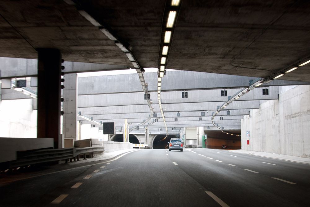 Statens Vegvesen er bekymret for trafikantenes sikkerhet etter at Follobaneprosjektet sprengte for kraftig ti meter unna Ekebergtunnelen.