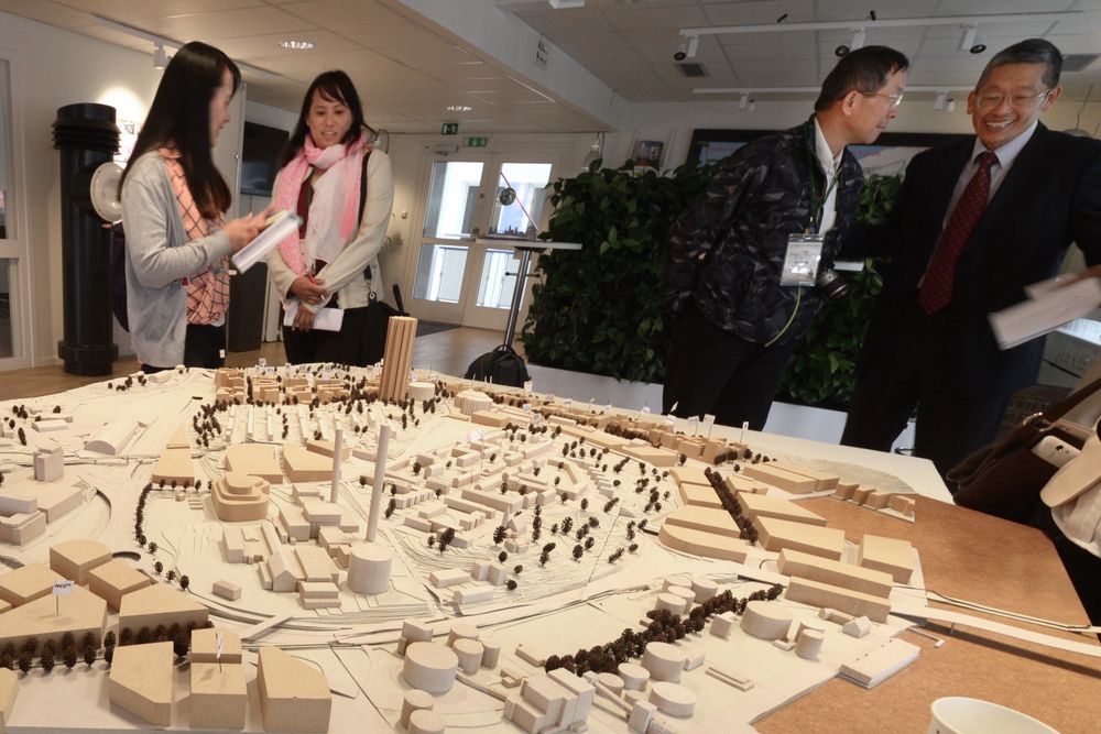 Vekker interesse: Da vi studerte Stockholm kommunes modell for Norra Djurgårdsstaden, dumpet det plutselig inn en entusiastisk delegasjon fra Taiwan.