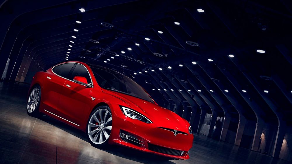 Tyske myndigheter advarer nå Tesla-eiere mot å stole for mye på bilens autopilot-system.