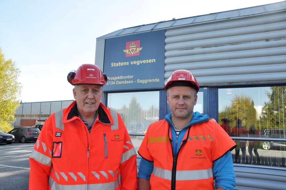 Byggeleder Svein Borgen t.v. og prosjektleder Tom Hedalen i Statens vegvesen.