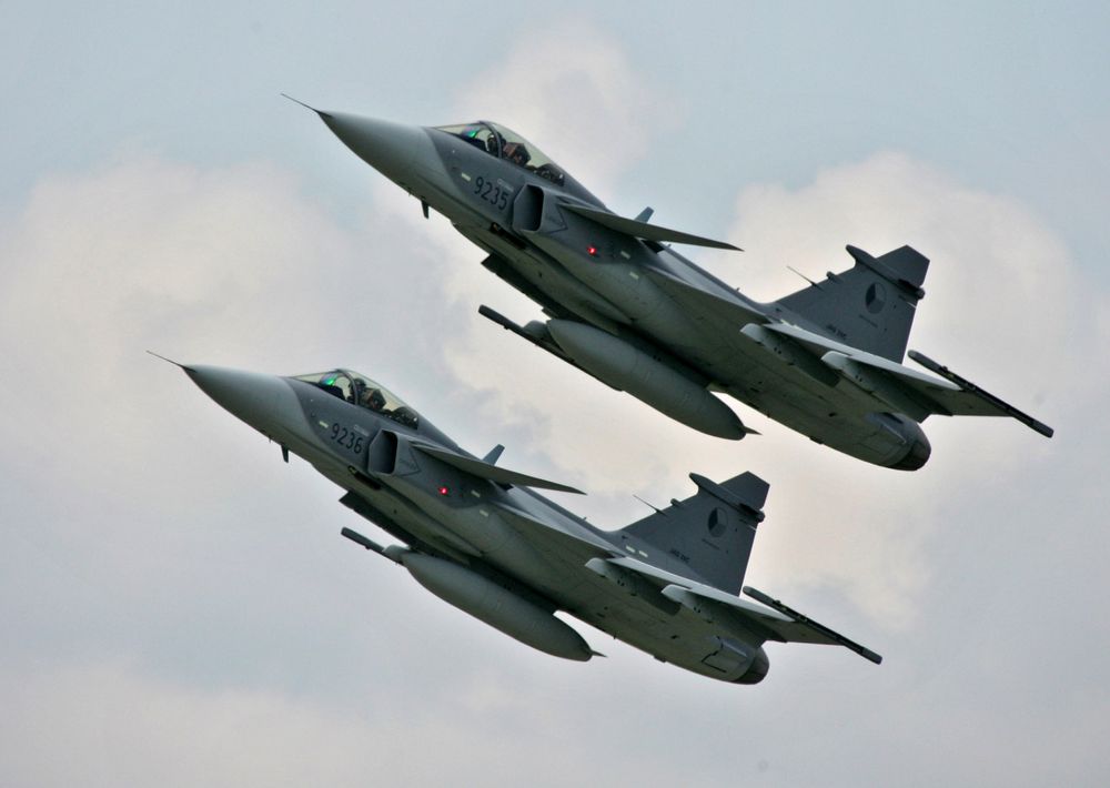 I 2005 inngikk selskapet en avtale med Saab om å levere teknologi til deres kampfly Saab 39 Gripen. Forsvaret i Norge snuste på å kjøpe flyene før valget til slutt falt på Lockheed Martin sitt F35.