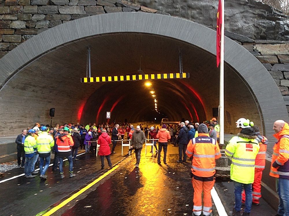Det var stor fest og glede da Bjørgatunnelen på fv 7 i Granvin kommune kunne åpnes.