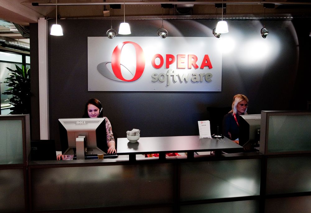 Flere av Opera-toppene sikret seg fredag store mengder aksjer i selskapet.
