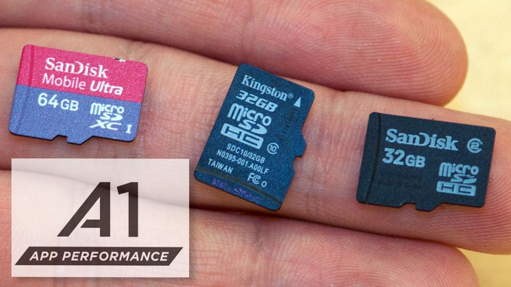 Nye MicroSD-kort som er raske nok til å kunne inkluderes som en del av den interne lagringsplassen vil ha A1-merket. Kortene på bildet har ikke dette.