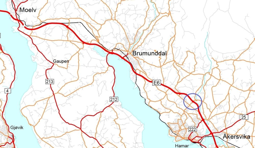 Den blå sirkelen markerer krysset på Arnkvern. Dette kartet er lagd mens Statens vegvesen ennå hadde ansvar for utbyggingen av E6 langs Mjøsa.