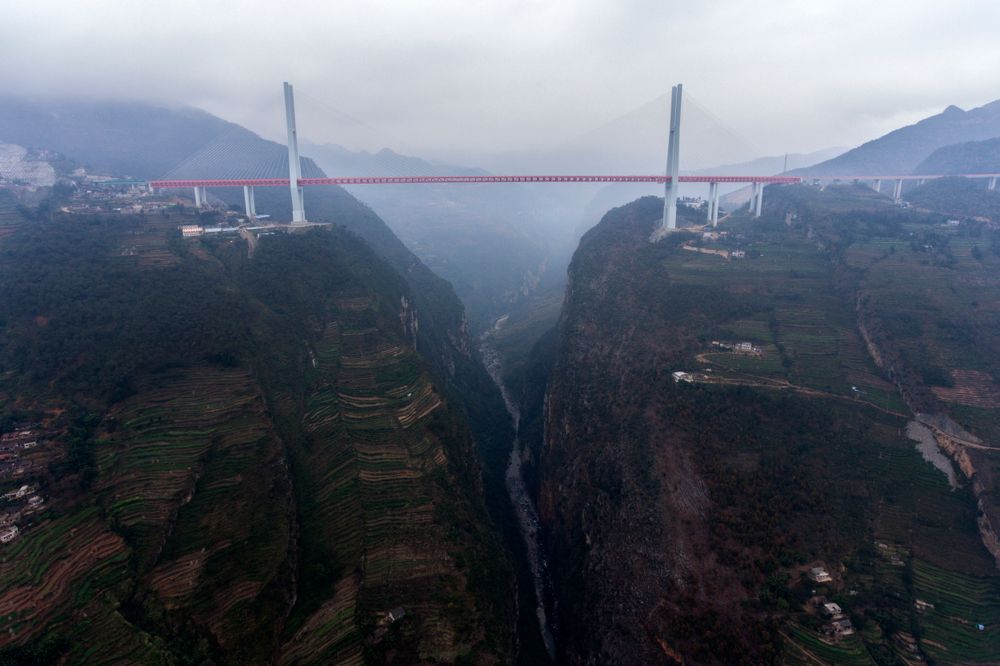 Beipanjiang-broen har et hovedspenn på 720 meter.