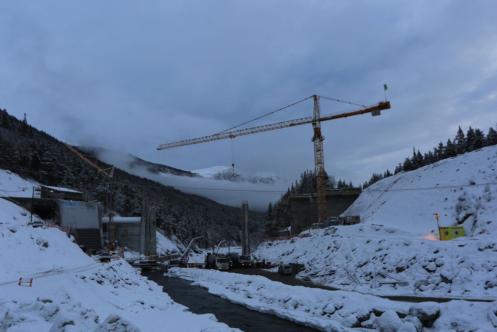 Dammen til Rosten kraftverk blir om lag 95 meter lang over krona, opptil 20 meter høy.