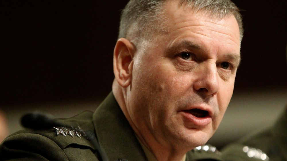 Den pensjonerte generalen James Cartwright, som nå har blitt benådet av president Barrack Obama, var tidligere visepresident i Den militære sjefsnemnd. Bildet er fra 2010.
