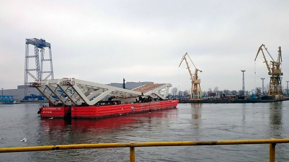 Søndag 22. januar gjekk slepet med sidespenna til den nye Loftesnesbrui ut i frå verftet i Stettin, Polen.