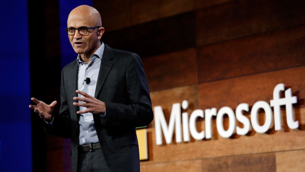 Microsofts toppsjef Satya Nadella at selskapet er i ferd med å få en ny hovedkonkurrent. Bildet er tatt under Microsofts årlige aksjonærmøte, den 30. november 2016.