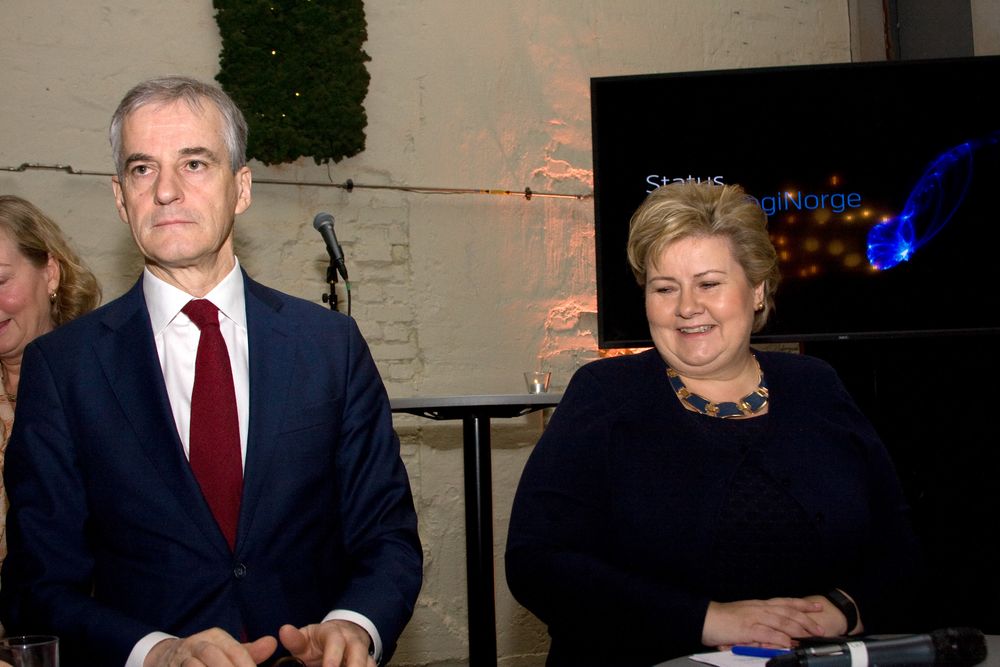 Lederen for Arbeiderpartiet, Jonas Gahr Støre og Høyres statsminister Erna Solberg drøftet digitalisering av samfunnet under et arrangement Telenor hadde invitert til.