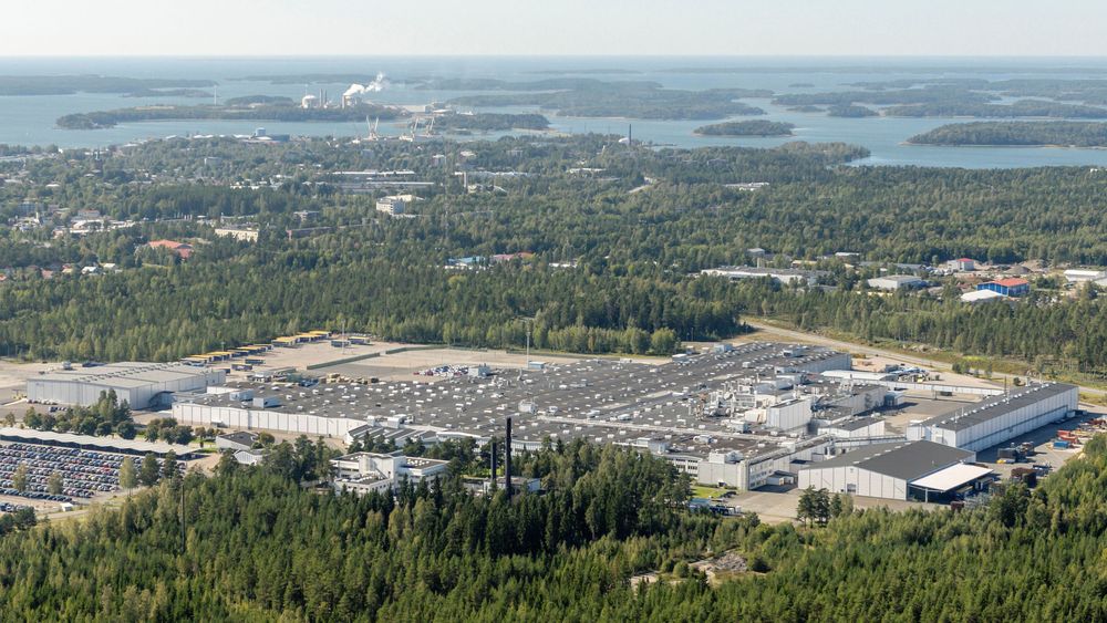 Dette er Valmet Automotive-fabrikken som nå blir sentrum for en finsk-kinesisk elbilsatsing.