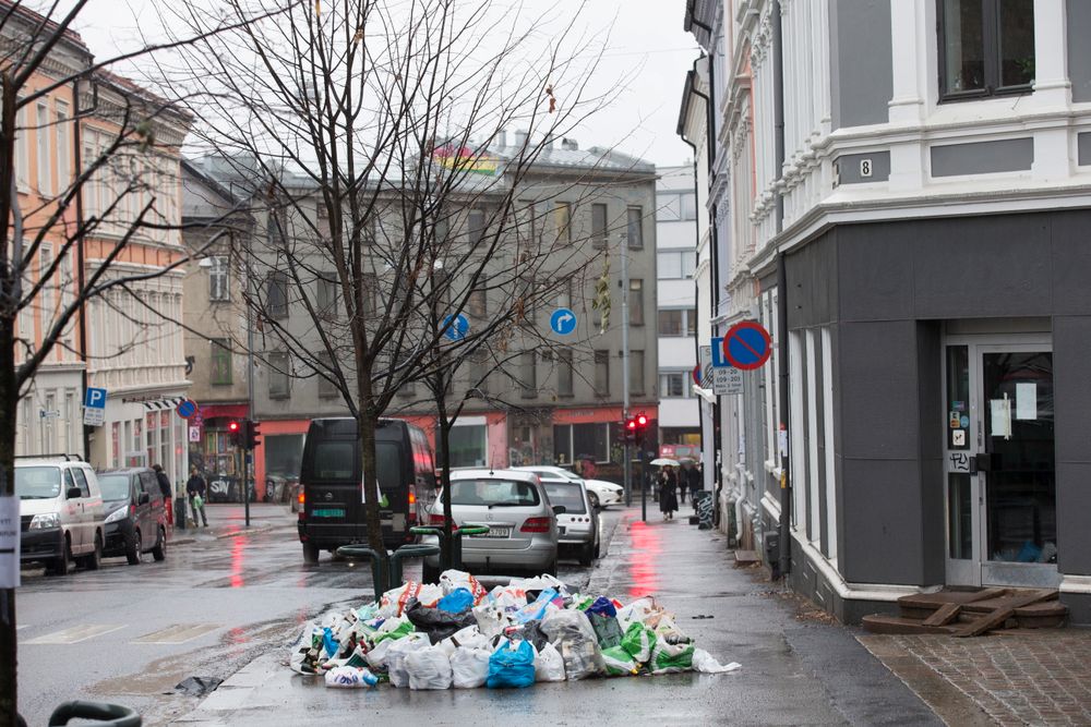 Etter at Oslo fikk ny leverandør av renovasjons tjenester har har den nye leverandøren hatt store problemer med å få hentet avfallet.