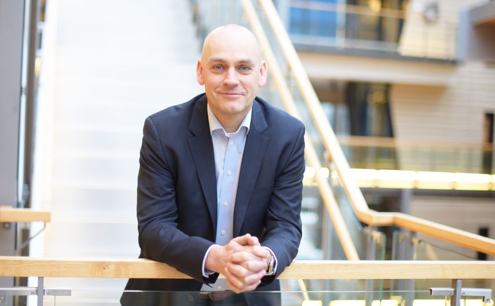 Leder for privatmarkedet på mobil i Telenor, Bjørn Ivar Moen, mener selskapet følger EU-reglene for nettnøytralitet. Han avviser dermed Forbrukerrådets ønske om at de skal slutte med nulltaksering av musikktilbudet i Yng-abonnementet.