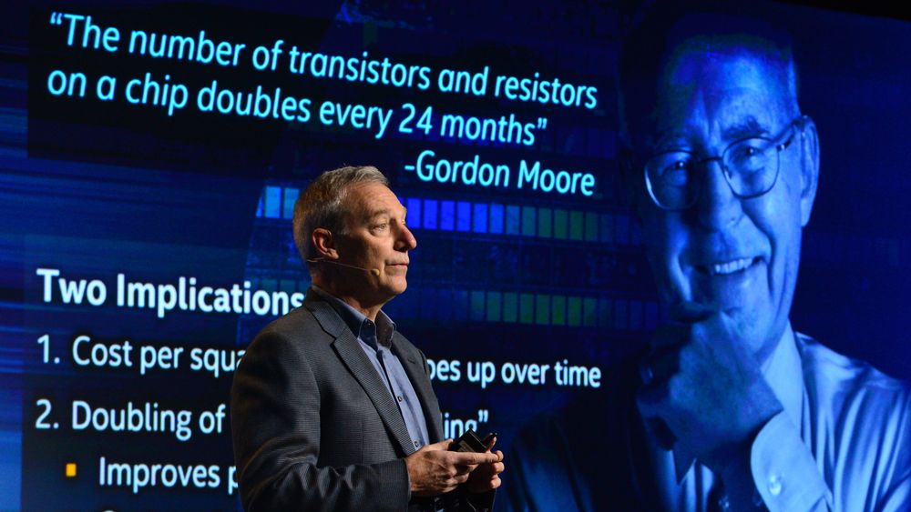 Intels Stacy Smith fortalte at Moores lov stadig er viktig under selskapets Technology and Manufacturing Day som ble arrangert i San Francisco denne uken.