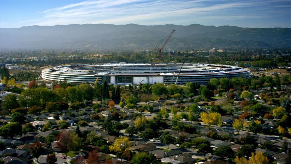 I løpet av April flytter de første ansatte inn i Apples nye, enorme hovedkontor.
