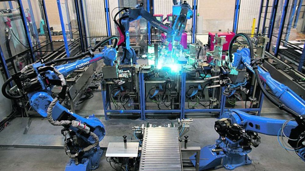 Nedgangen i industriarbeidsplasser skyldes innføringen av roboter, konkluderer en rapport fra MIT.