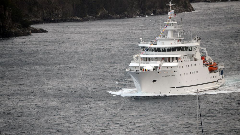 Havforskningsinstituttets forskningsskip Dr. Fridtjof Nansen ligger til havn i Muskat i Oman. Tommy Steffensen, skipets kaptein, sier til Bergens Tidende at han opplever stemningen om bord som rolig og uten panikk.
