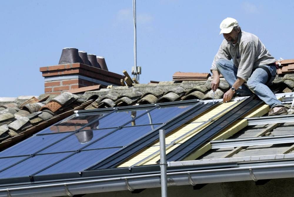 Gunnar Eskeland, professor i ressurs- og miljøøkonomi ved Norges Handelshøyskole, tror ikke solenergi vil bli lønnsomt for privatpersoner i Norge med det aller første.