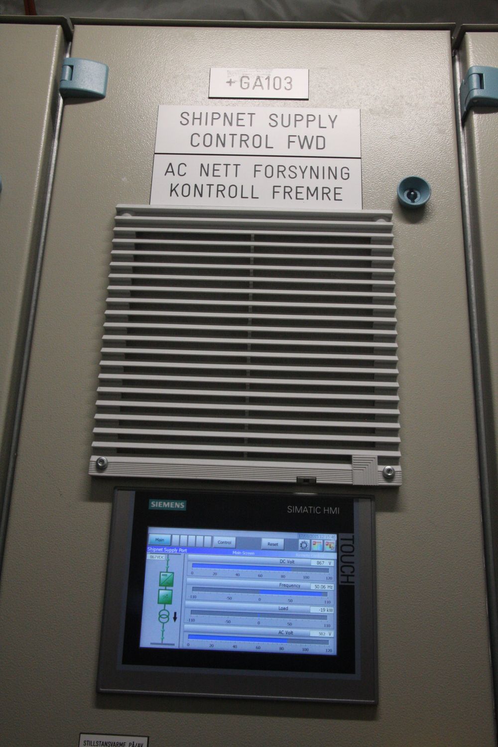 Kontrollrommet om bor i Ampere. Elektro- og kontrollsystemer er levert av Siemens.