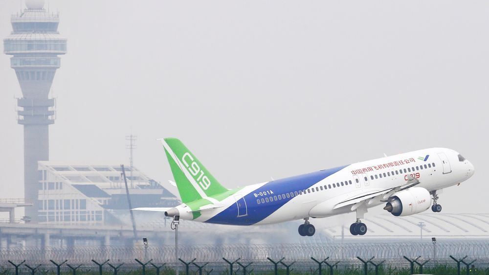 China's home-grown C919 passenger jet takes off from the Pudong International Airport ahead of its scheduled maiden flight in Shanghai, China May 5, 2017. REUTERS/Aly Song     TPX IMAGES OF THE DAY