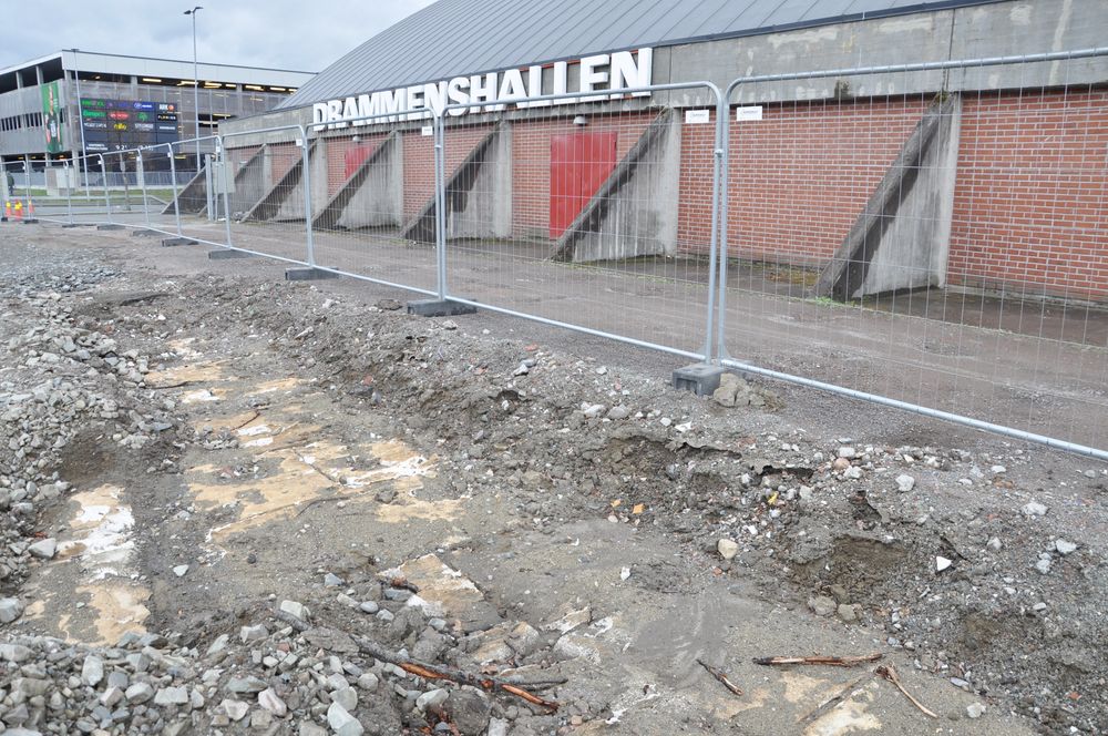 Forurensningen av massene kommer først og fremst fra trafikk på vegen gjennom  mange år.