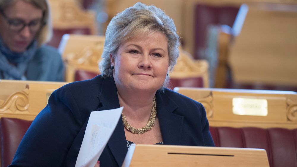 Statsminister Erna Solberg (H) i Stortinget der hun svarer på en interpellasjon fra Jonas Gahr Støre om oppfølging av Gjørv-kommisjonens anbefalinger.