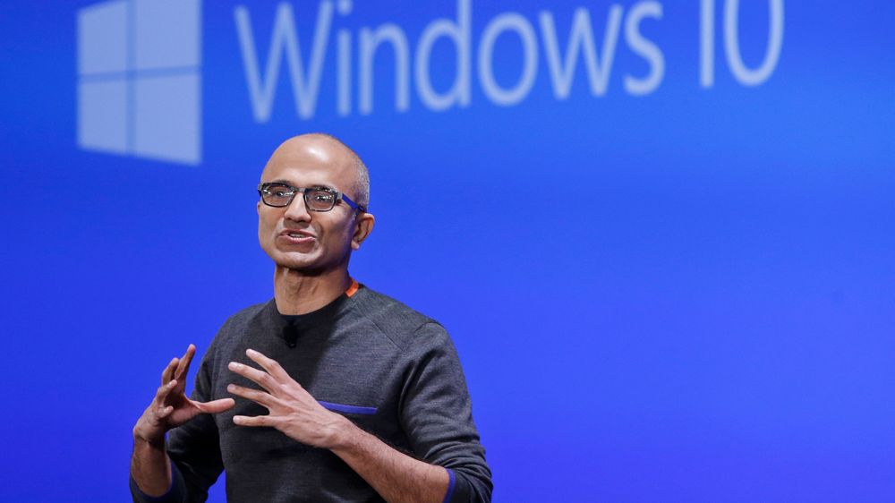 Flere bedrifter vil oppgradere til Windows 10 som følge av siste ukes virusutbrudd, som rammet eldre Windows-installasjoner, mener en analytiker. Arkivbildet viser Microsofts toppsjef Satya Nadella.
