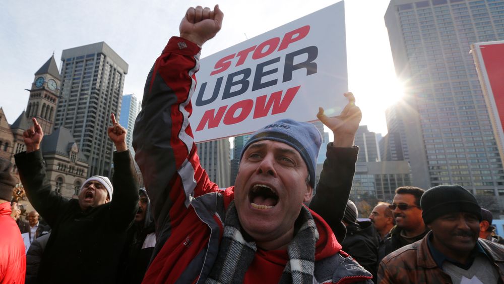 I desember 2015 protesterte Torontos taxi-sjåfører mot at byen besluttet å legalisere tjenester som Uber. Toronto ligger rundt åtte mil sør for Innisfil, som nå har inngått kollektivtransport-avtale med Uber.