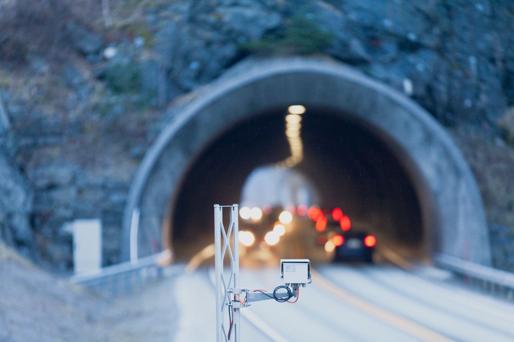 .  Sørnestunnelen i Ålesund var den første i Norge som tok i bruk TotalTunnel løsningen, og med en lysmåler på utsiden justeres og tilpasses lyset inne i tunnelen automatisk.