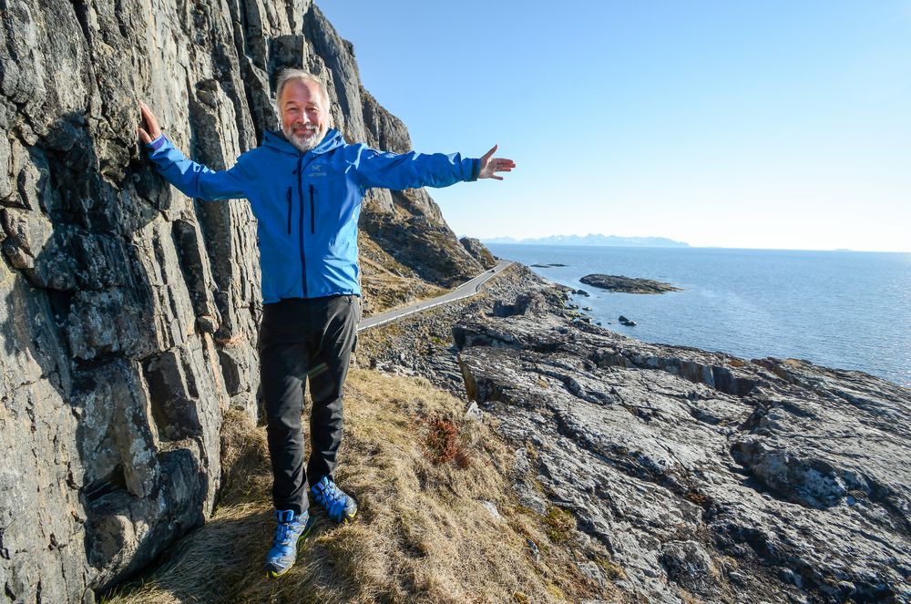 Frode Nilsen ladet opp til å holde åpningstalen på World Tunnel Congress ved å bruke fjellet på Andøya til rekreasjon.