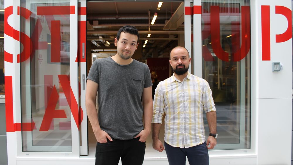 De to grunderne bak gavetjenesten Glimty Daniel Arevalo (t.v) og James O’Donnell skal etter planen flytte inn på Startup-lab fra november. De er foreløpig de eneste ansatte, men regner med å vokse fremover.