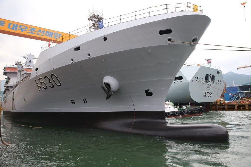 KNM Maud blir Forsvarets største skip noensinne. Men nå er leveransen fra Korea på nytt utsatt.